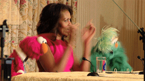 米歇尔·奥巴马和木偶们开心地跳着舞