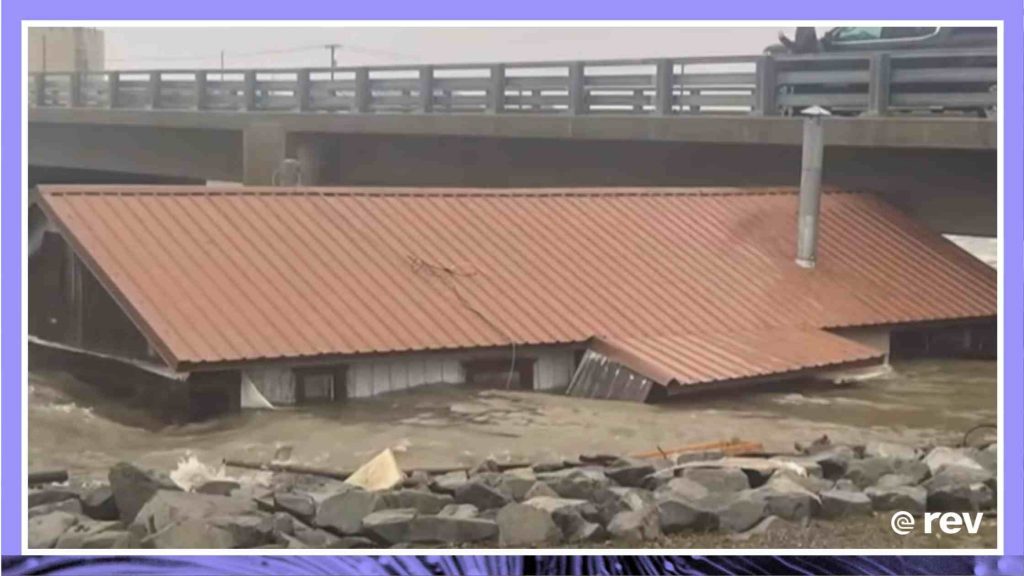 台风残余淹没阿拉斯加，摧毁房屋地基